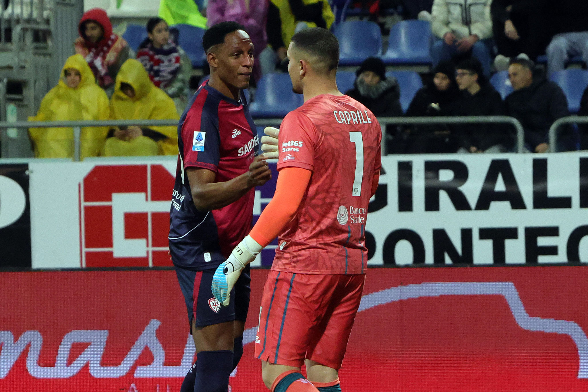 Cagliari a Roma senza Yerry Mina. Pisacane alla prova della sua identità