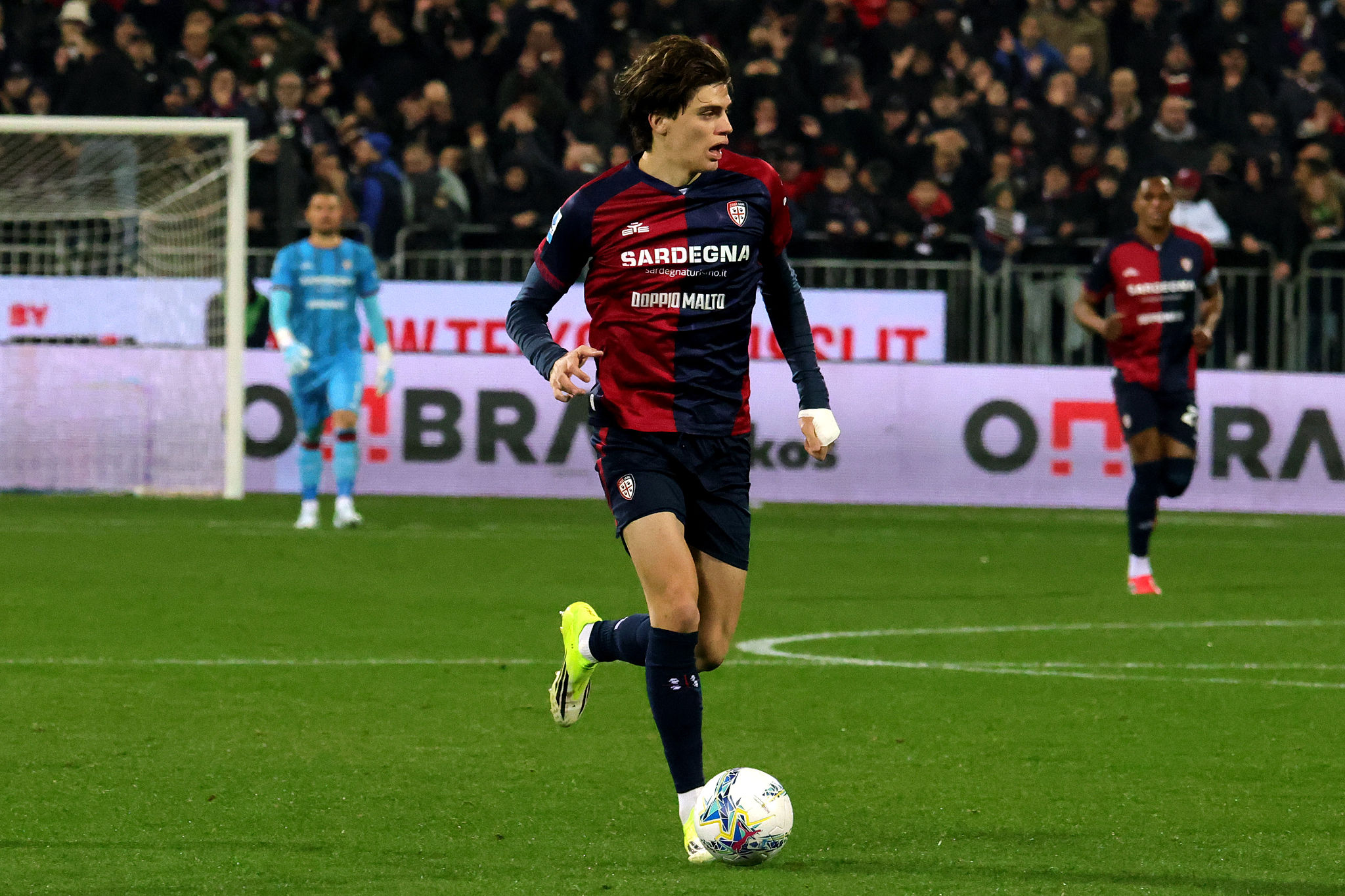 Cagliari aggrappato alla Serie A, la salvezza è una battaglia tra club storici