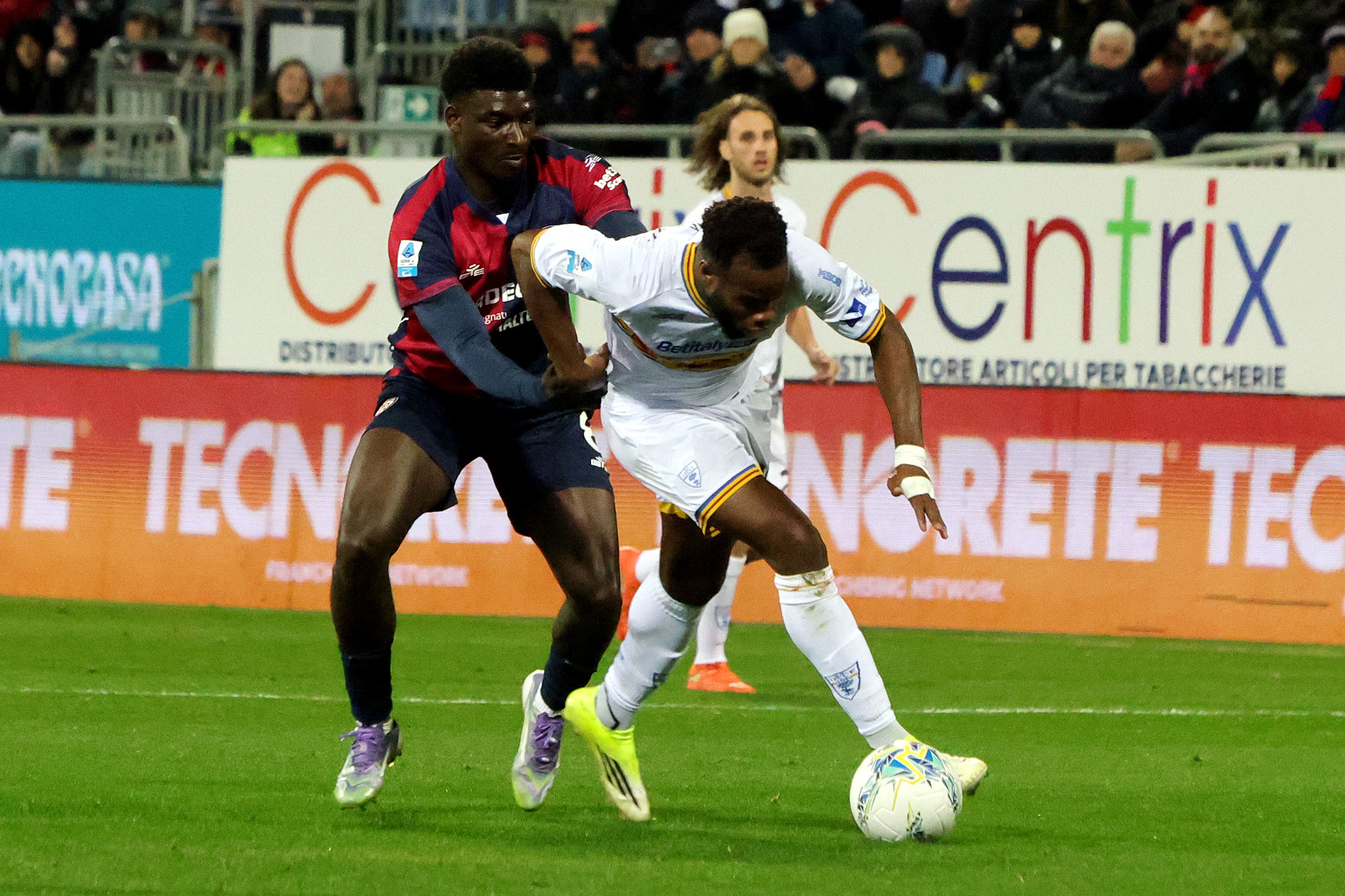 ✗ Crolla il Cagliari in casa, il Lecce vince 2-0