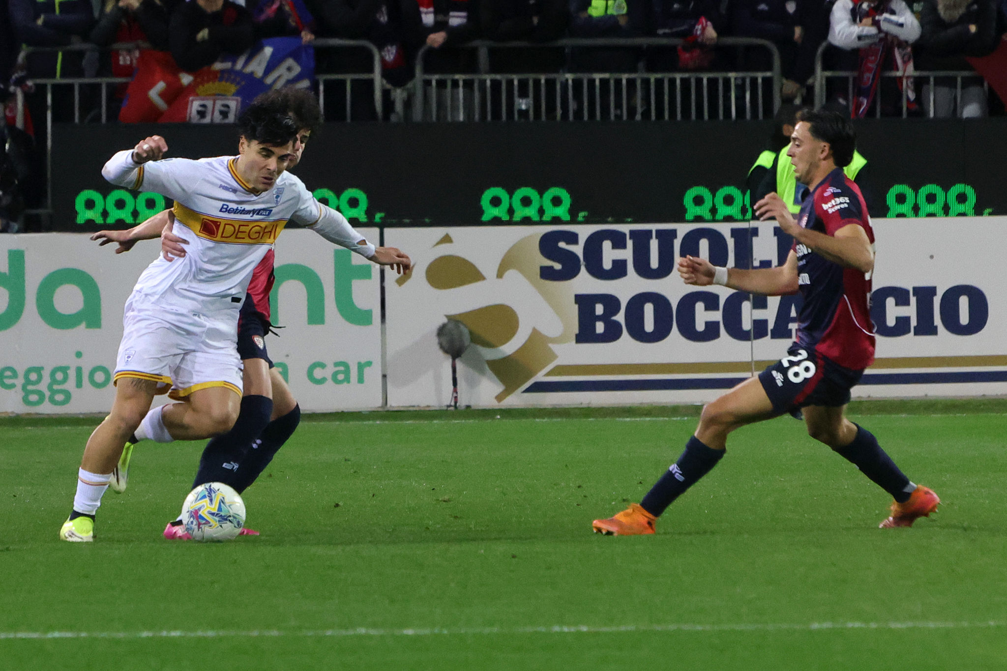 Il Napoli non molla Zappa: il terzino del Cagliari resta di un obiettivo