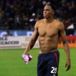 Pisacane gestisce le assenze: Mina torna a guidare la difesa del Cagliari