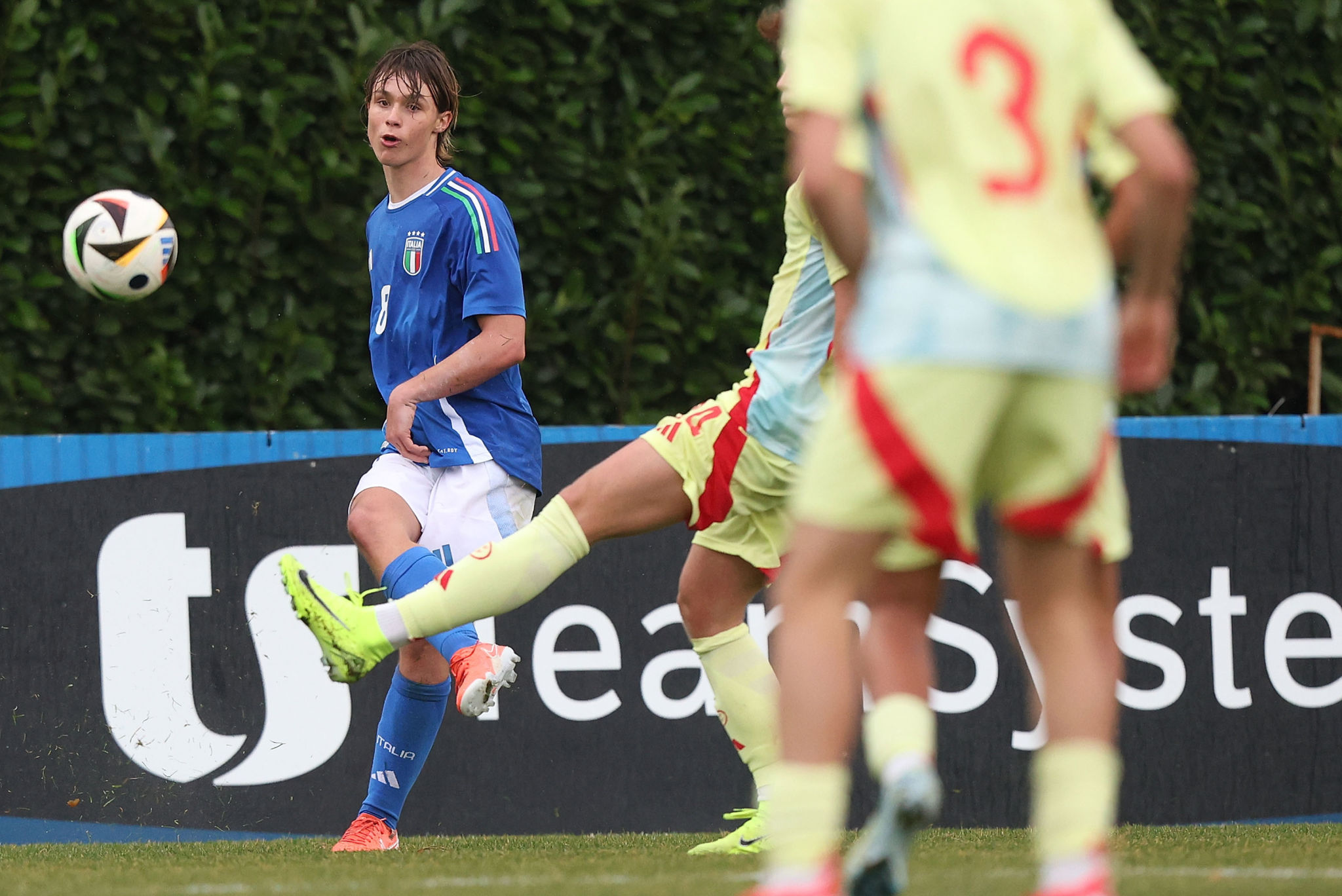 Il Cagliari punta Comotto: il gioiello del Milan nel mirino di diversi club