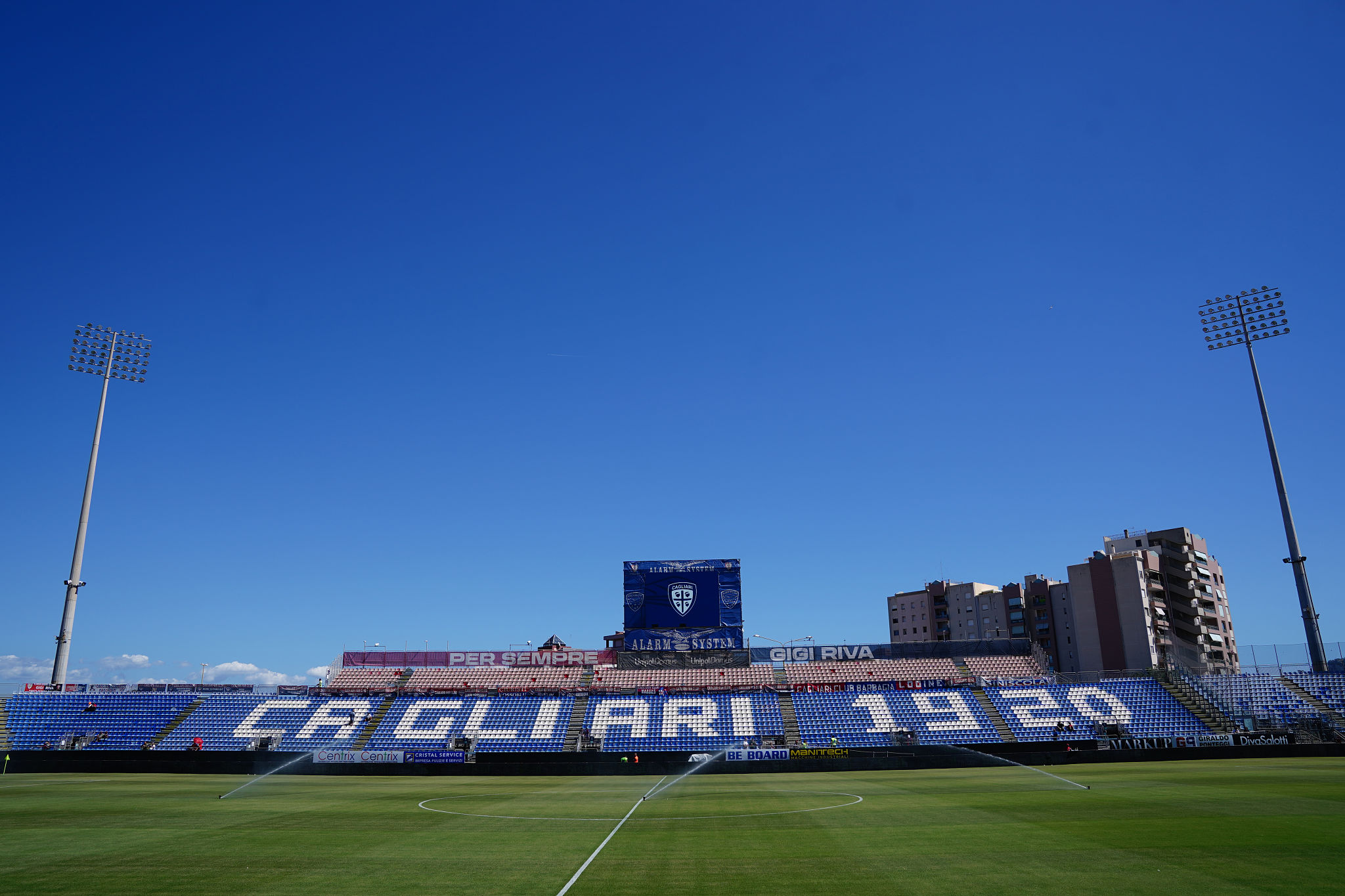 L'erba dell'Unipol scatena la polemica, Ordine punge Fabregas: "Chiedete prima a lui"