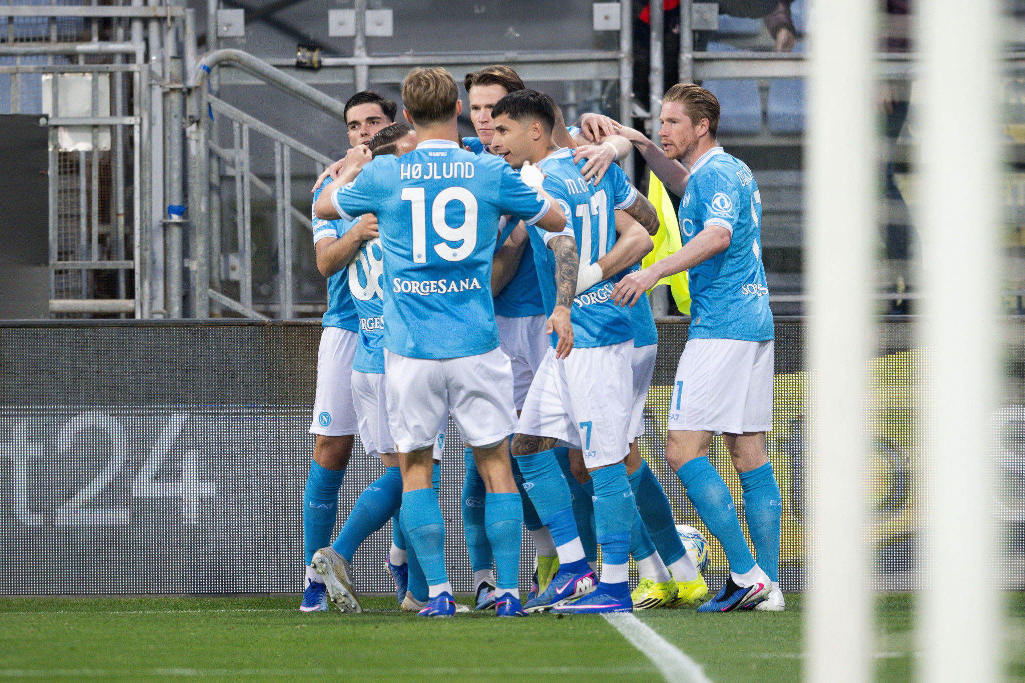 McTominay gela il Cagliari, il Napoli passa alla Unipol Domus