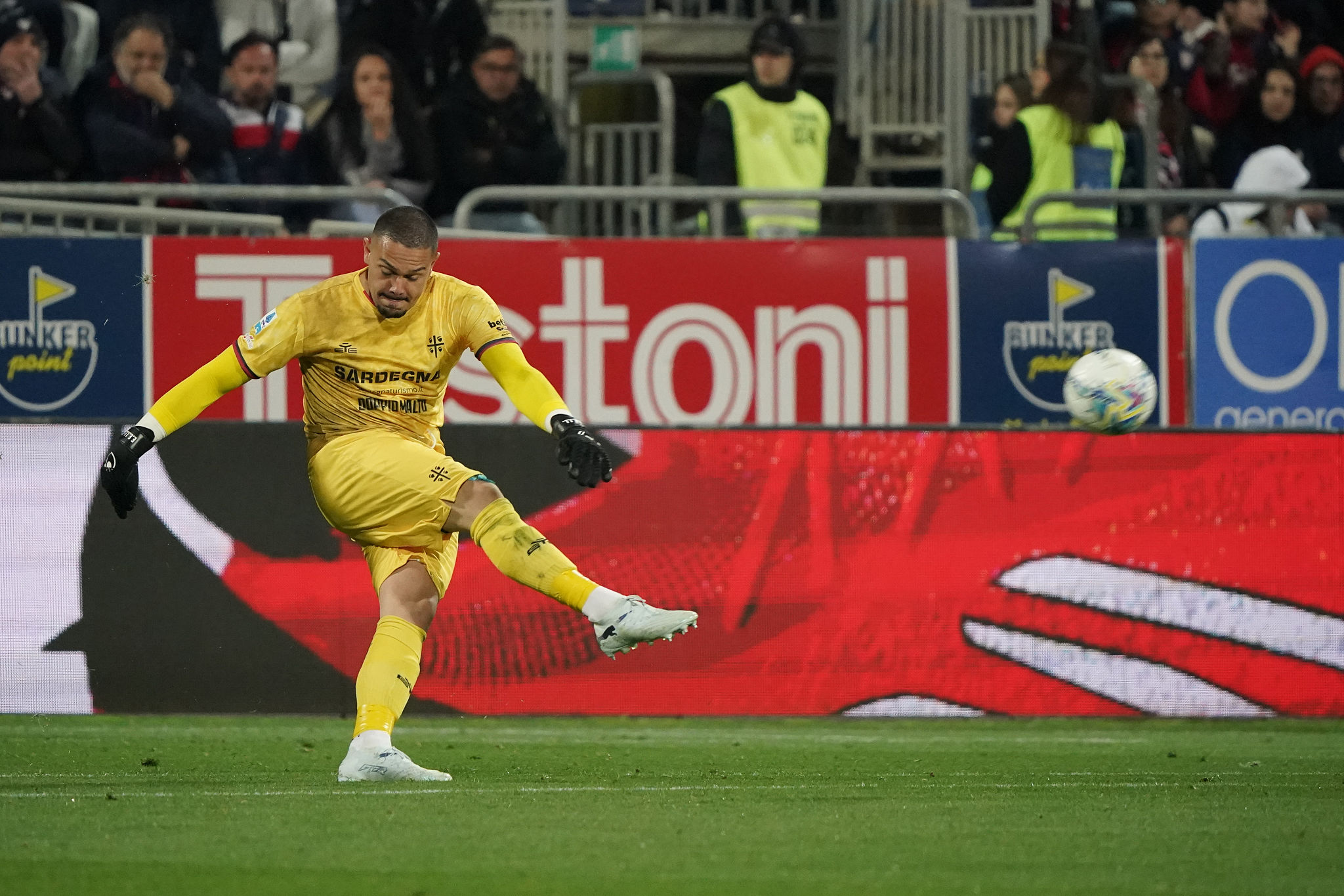 Caprile nel mirino di altri club, l'agente: "La sua priorità è il Cagliari"