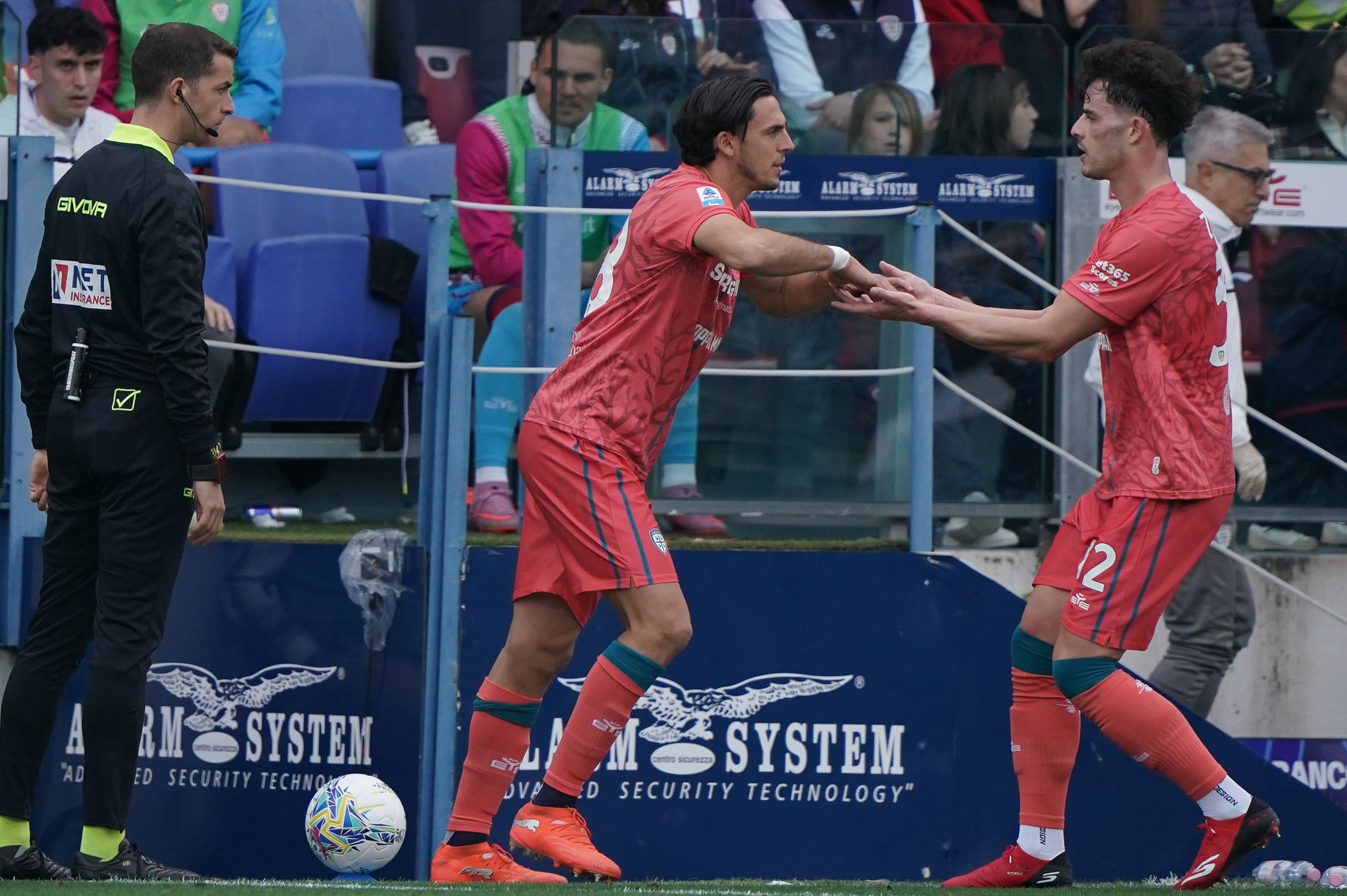 La panchina del Cagliari fa la differenza: nove gol dai subentrati