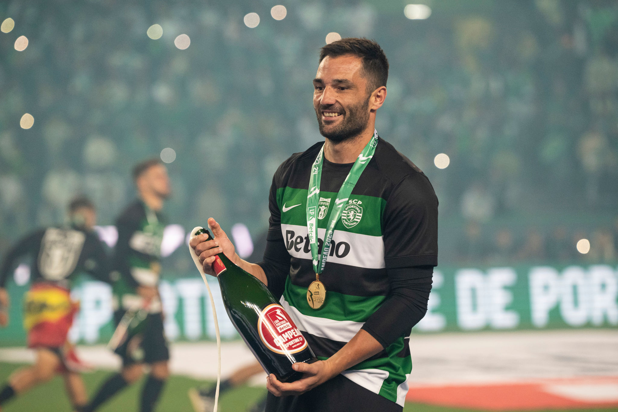 Adán fugge dall'Iran: "Così sono scappato, il mio compagno è bloccato"