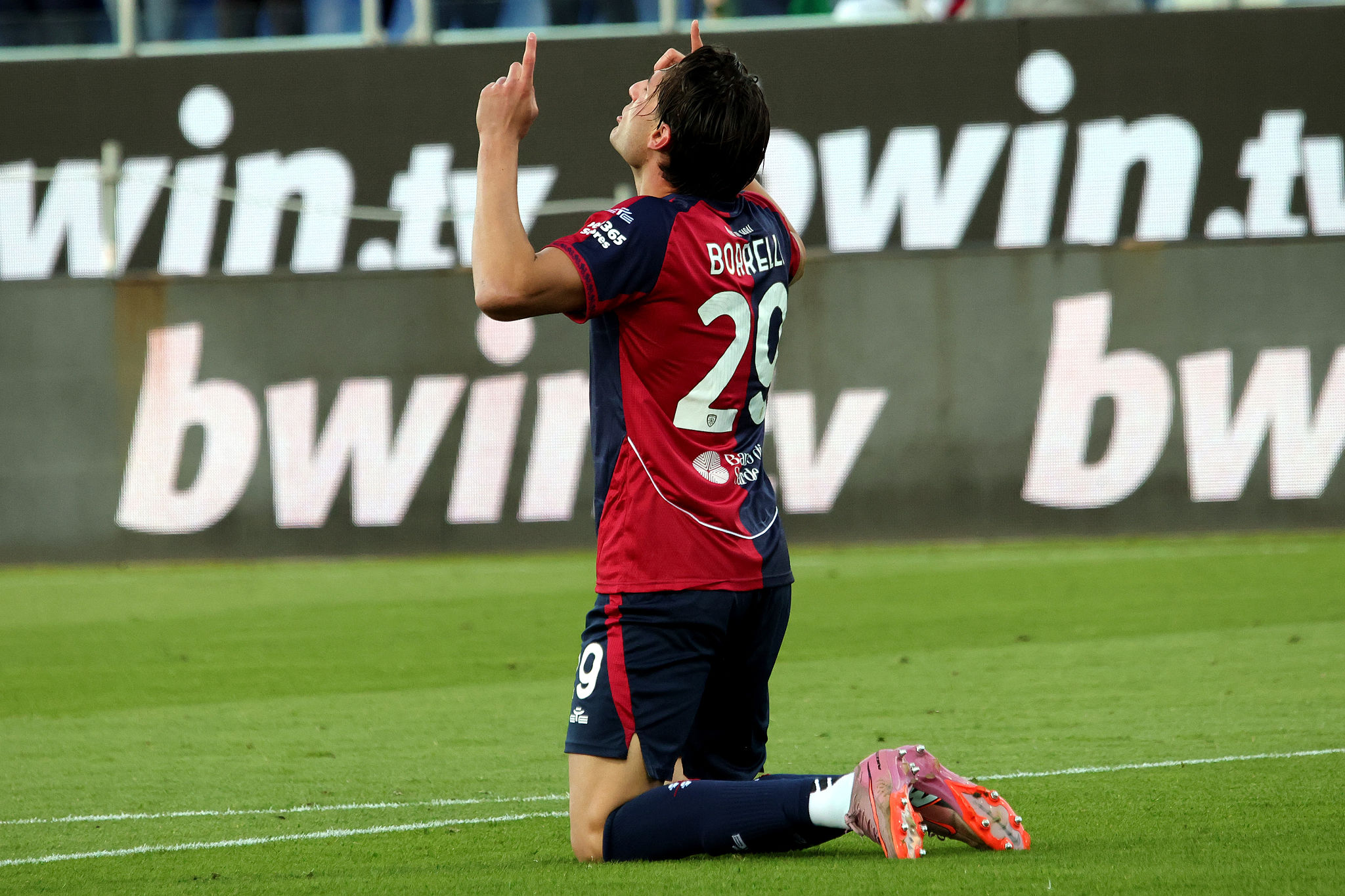 Borrelli, un gol per la salvezza del Cagliari: "Raggiungiamo l'obiettivo"