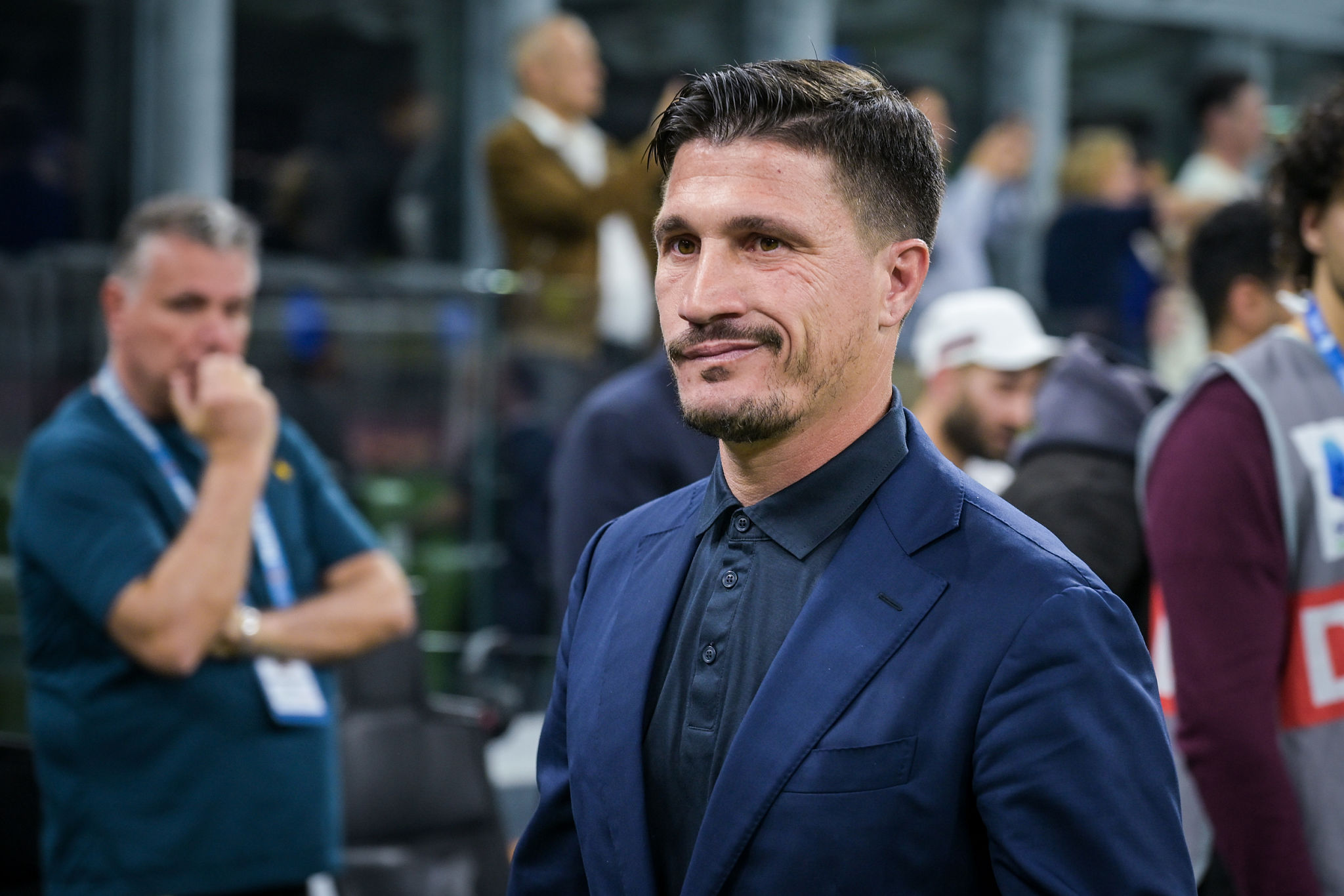 Budel promuove Pisacane: “Ha dato un gioco al Cagliari e lanciato i giovani”