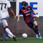 Palestra celebra la vittoria del Cagliari: "Finalmente, davanti ai nostri tifosi"