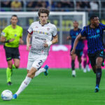 Una carta speciale per Palestra: il terzino del Cagliari entra nel Team of the Season di FC26