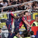 Esposito firma la vittoria, il Cagliari ritrova il sorriso sui social