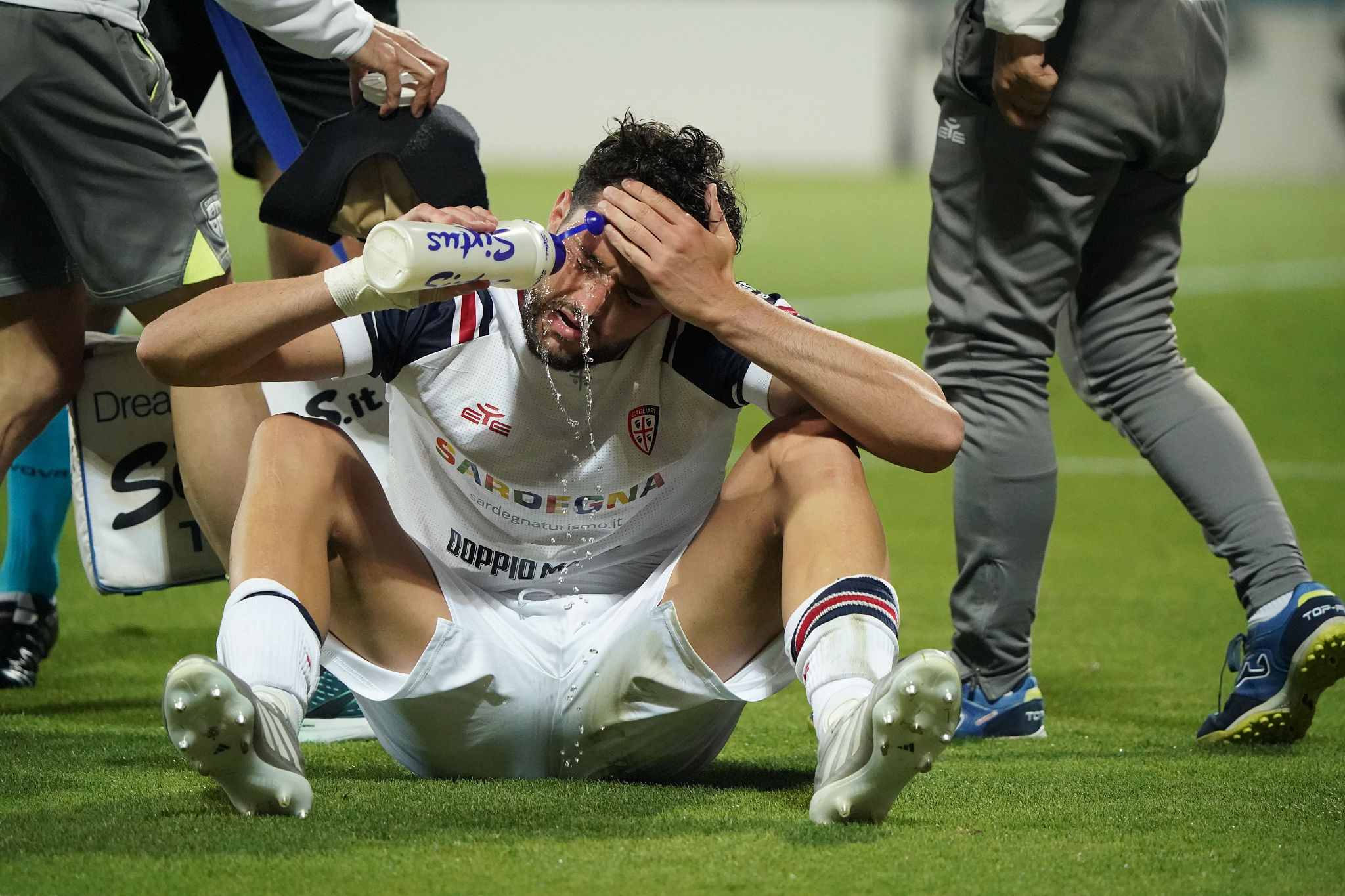 Dossena vuole restare a Cagliari. Si cerca un nuovo accordo con il Como