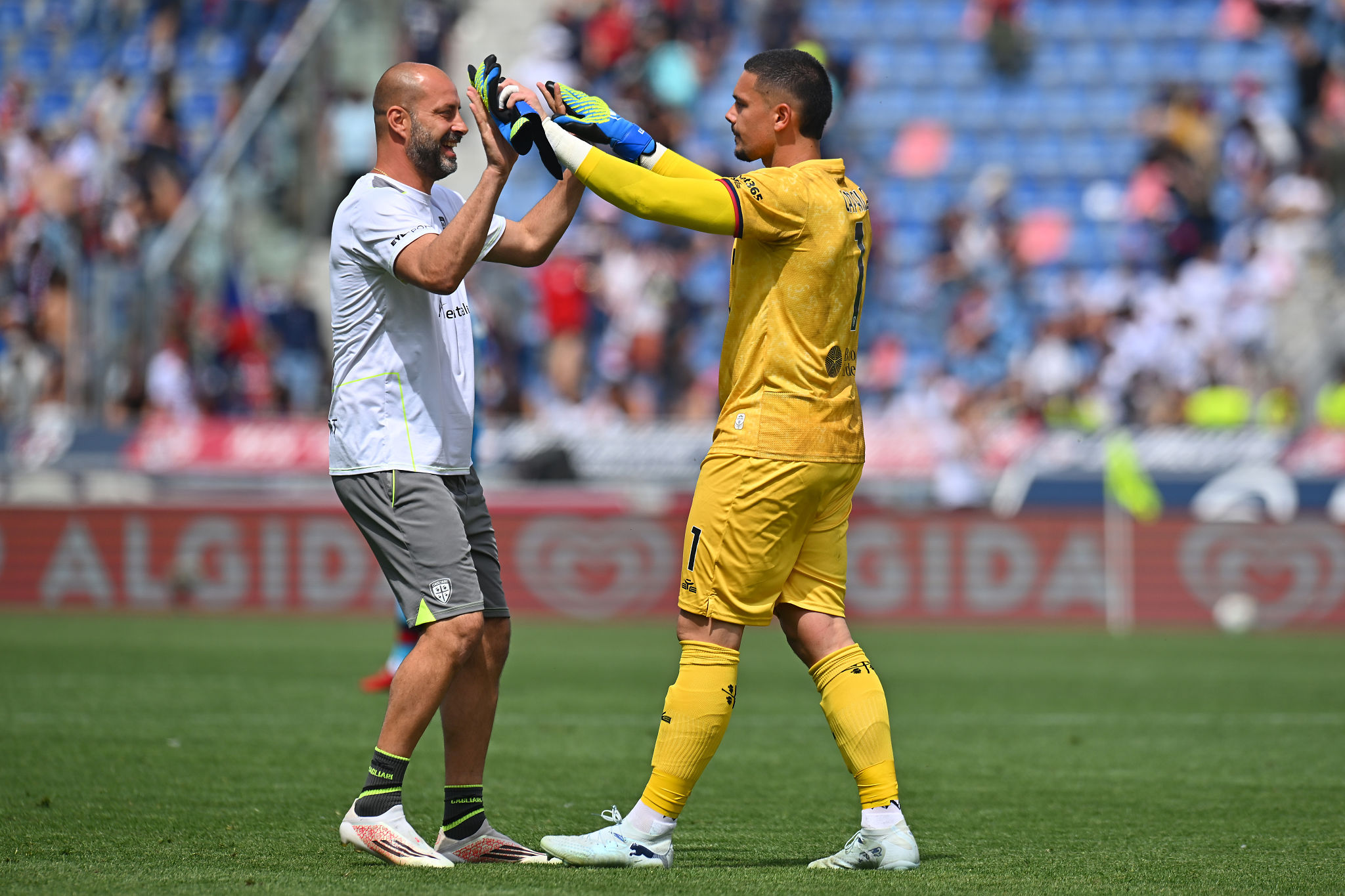 Caprile salva il Cagliari a Bologna: 0-0 e un altro punto verso la salvezza