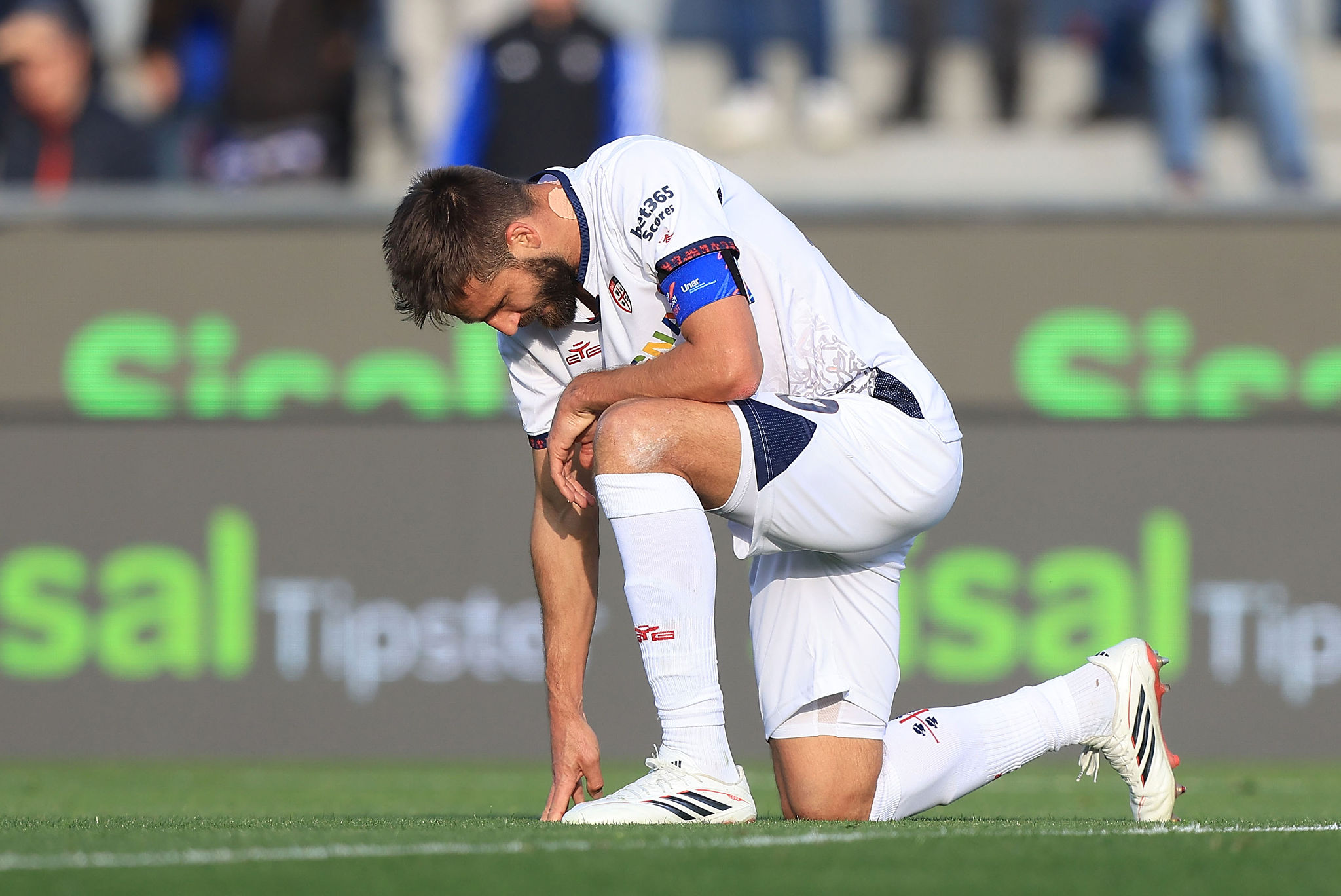 Pavoletti annuncia l’addio al Cagliari: “Qui chiuderò con il calcio giocato. E sul futuro…”
