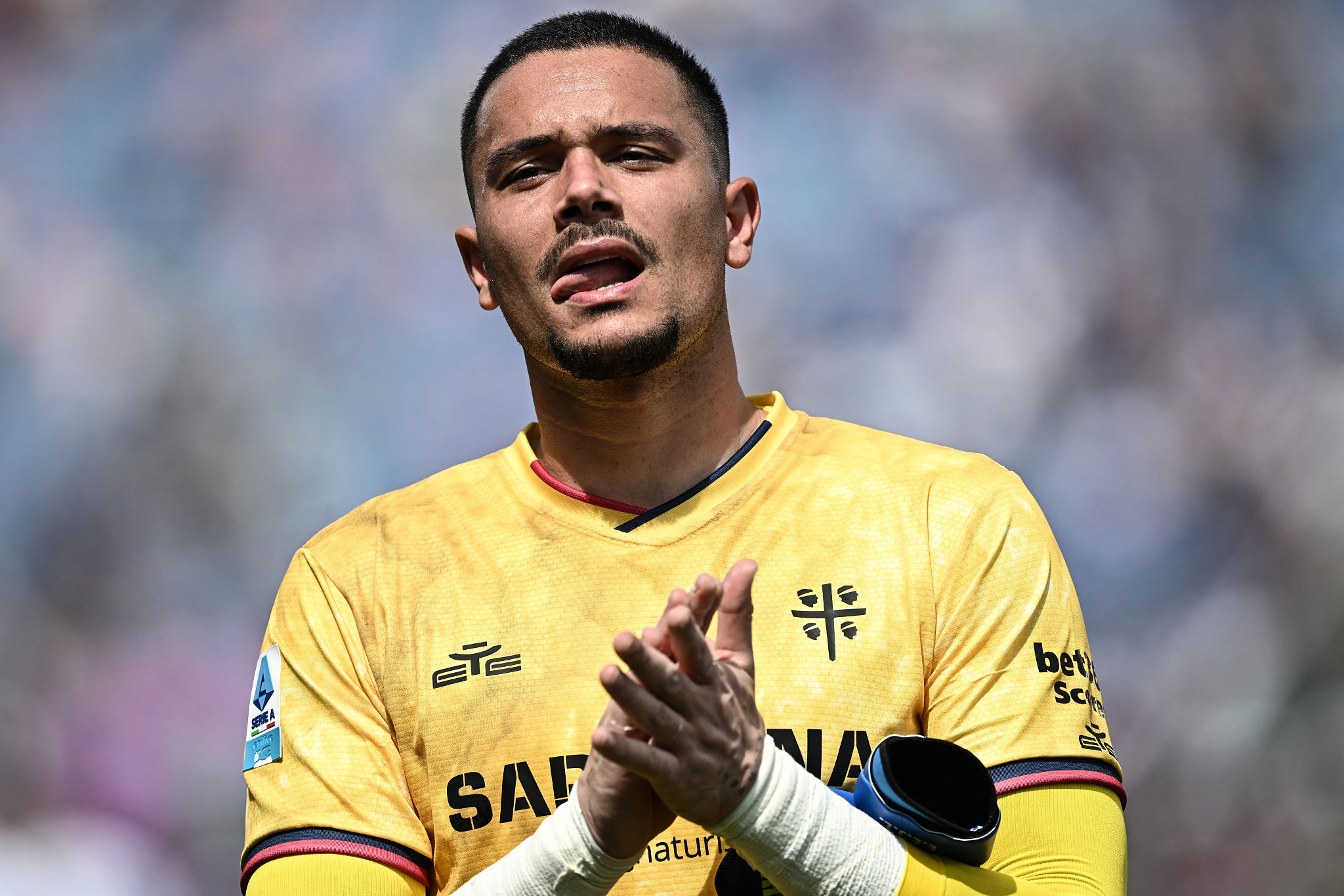 Sondaggio della Fiorentina per Caprile, il Cagliari riflette sul futuro del portiere