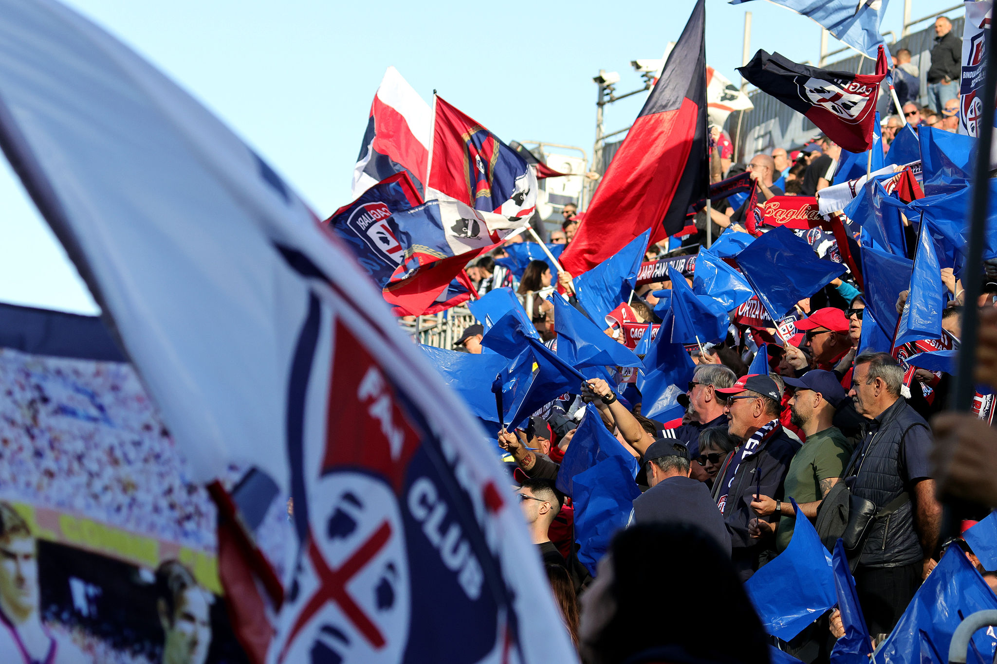 Cagliari, lo stadio diventa hi-tech: schermi e contenuti in tempo reale per i tifosi