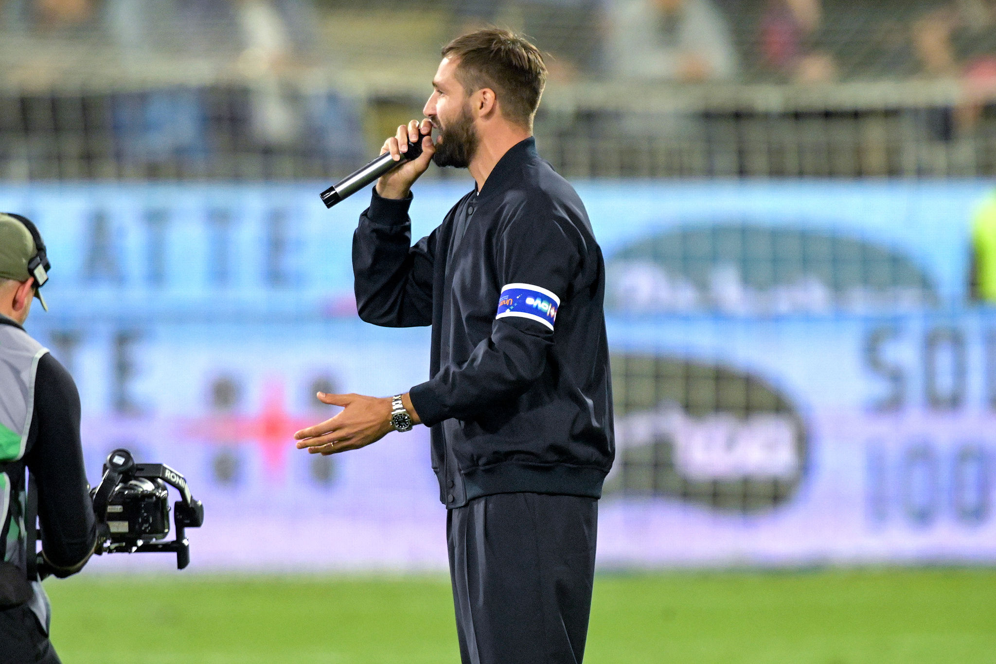 L'addio non spezza il legame: Pavoletti segue in tv la prima del Cagliari