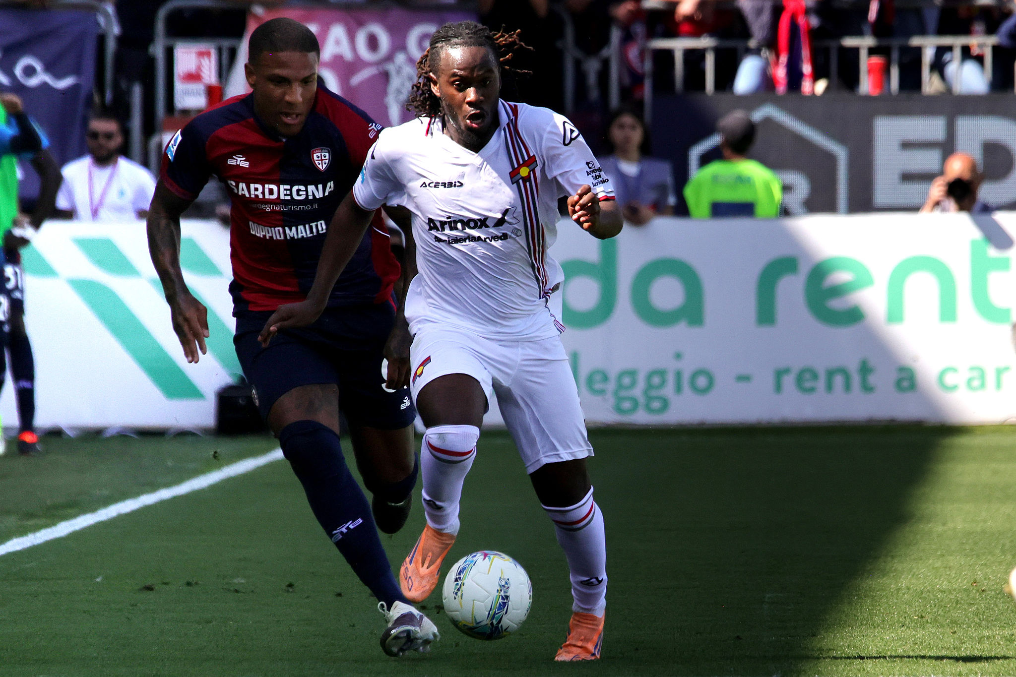Folorunsho, il Cagliari non esercita il riscatto da 8 milioni: ora lo cercano Torino e Atalanta