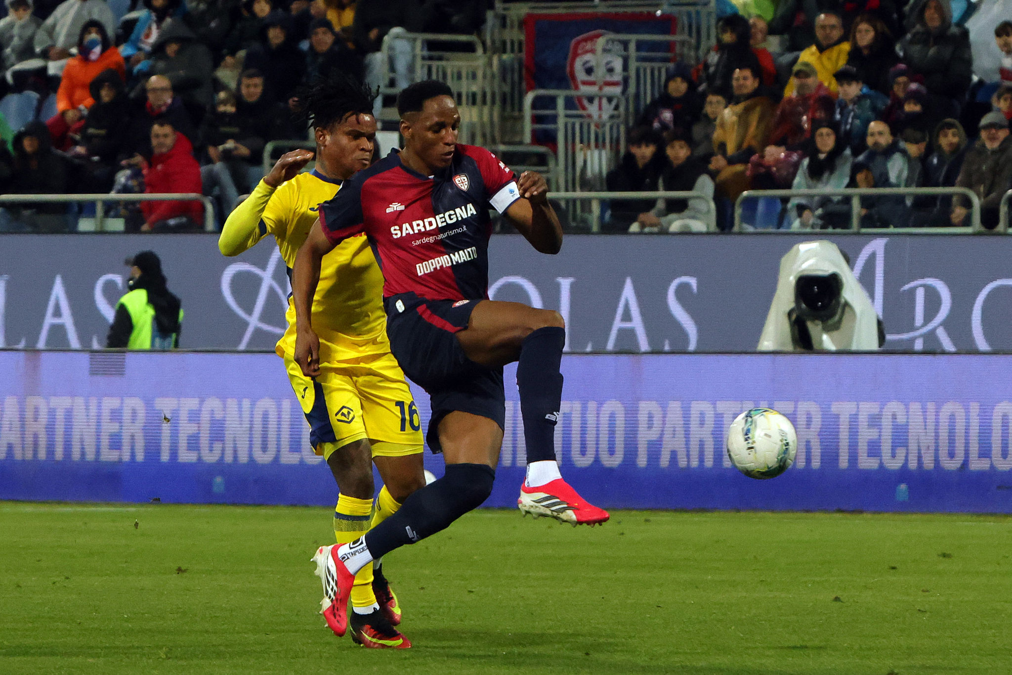 Rientro posticipato per Yerry Mina: il difensore si aggregherà al Cagliari dopo il 2 agosto