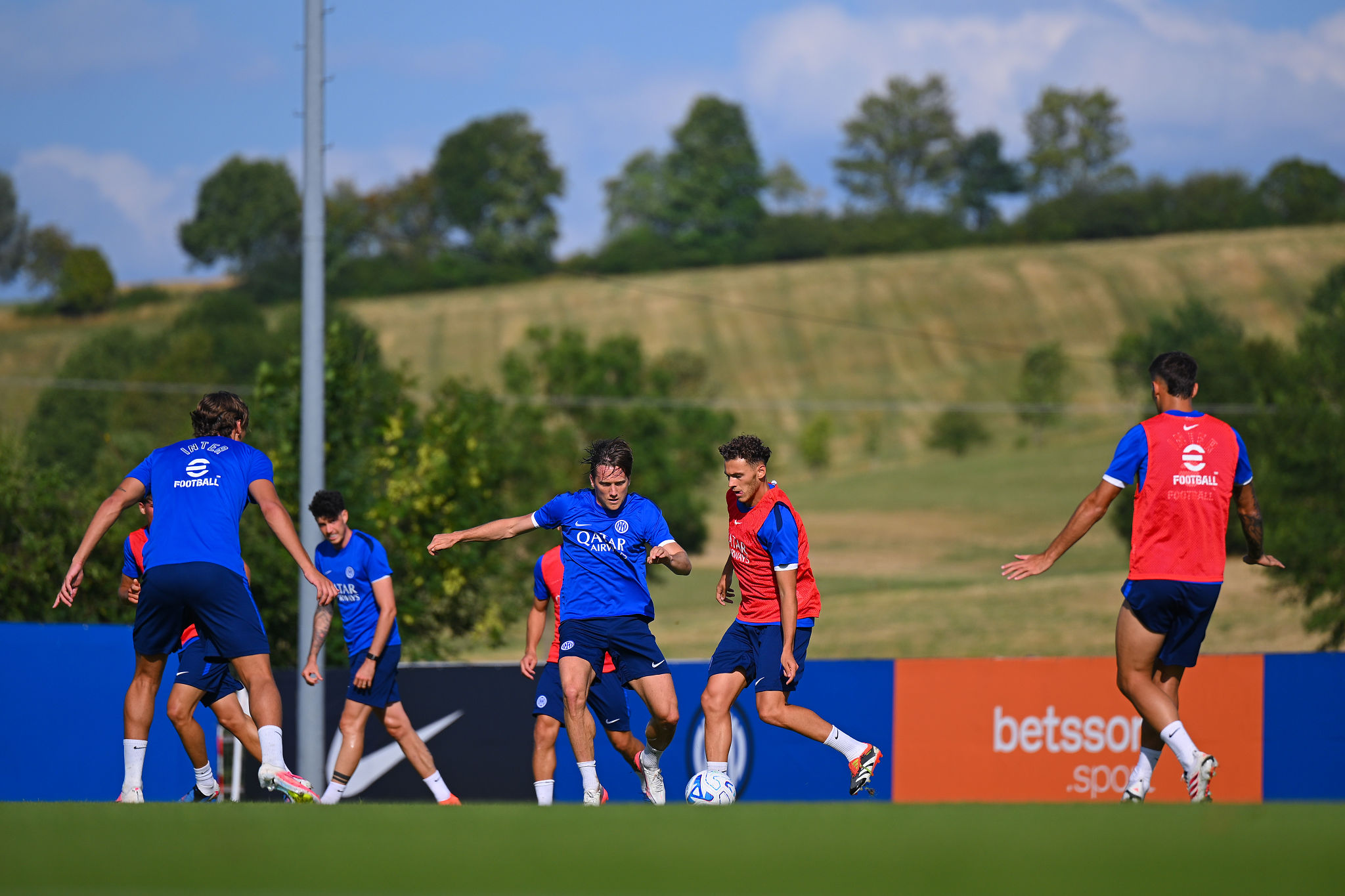 La trattativa per Asllani si complica, il Sassuolo si inserisce per il centrocampista dell'Inter