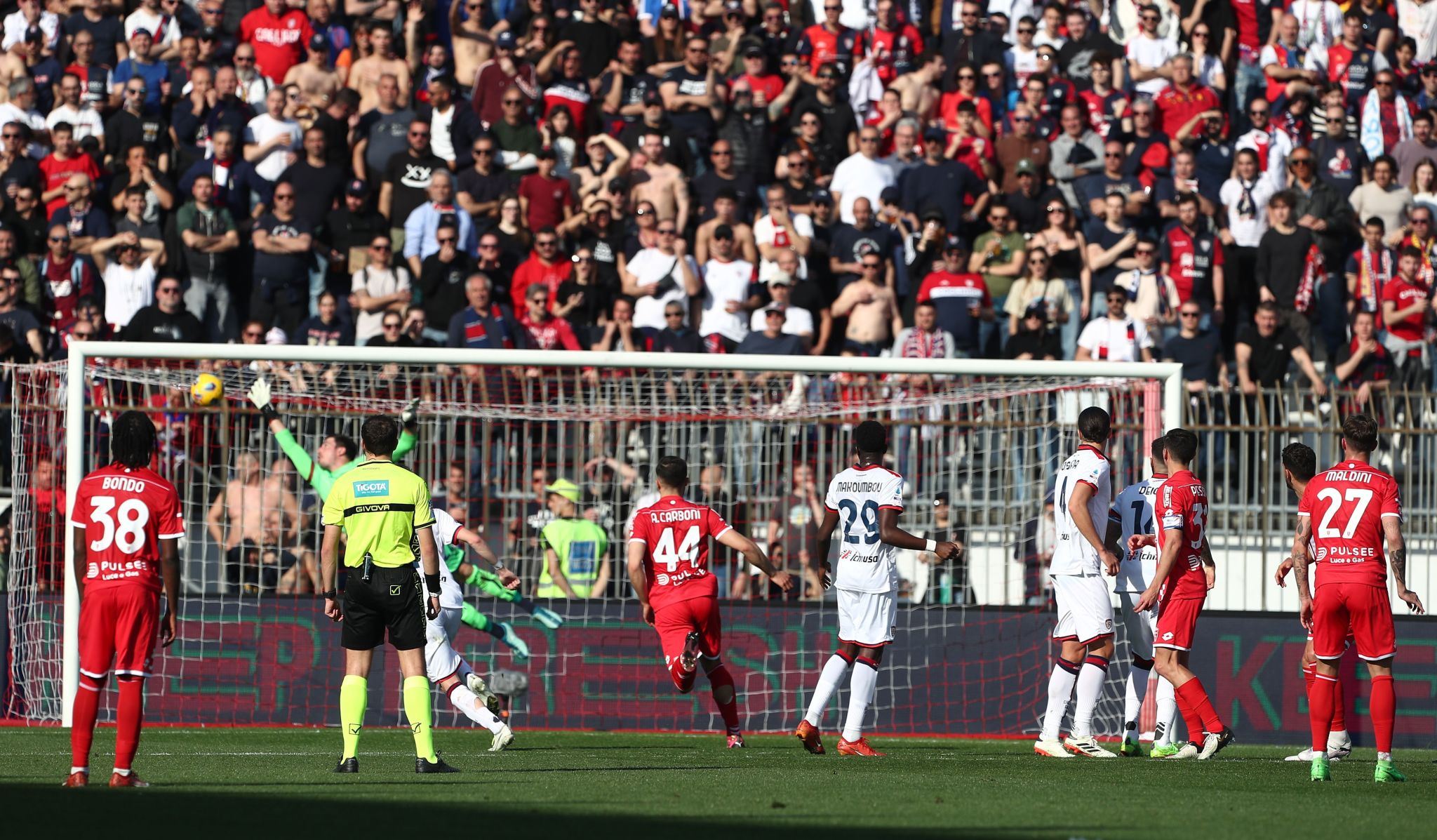 Maldini, il Cagliari accelera ma la Premier League complica i piani: cosa succede