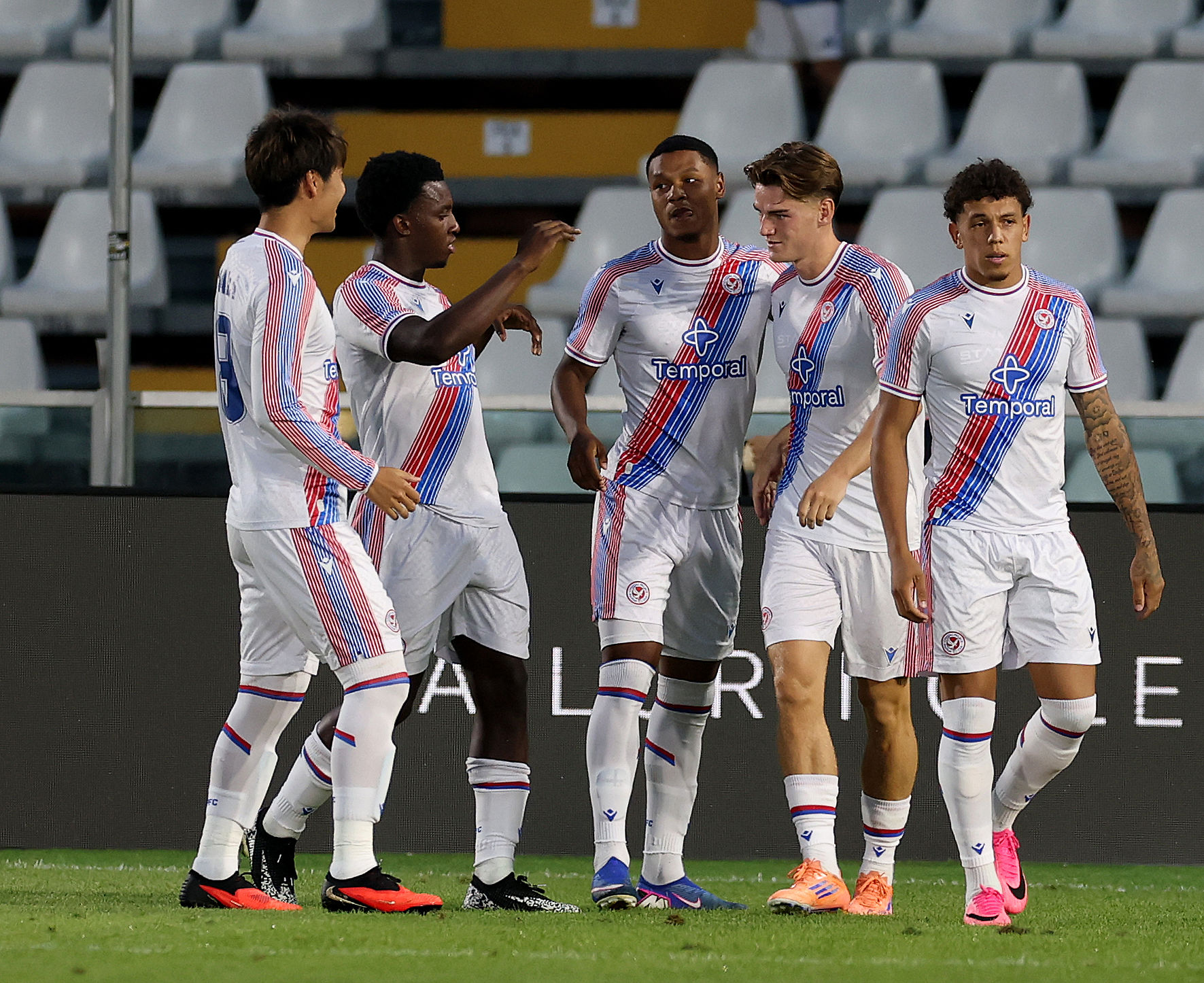 Cagliari, un jolly scozzese dal Crystal Palace: sondaggio per Devenny