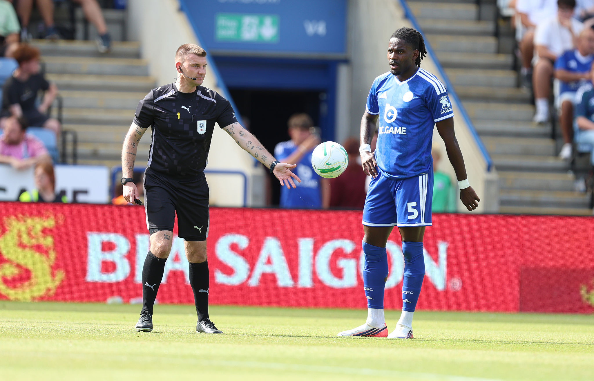 Cagliari, spunta l’idea Okoli per la difesa: il Leicester apre uno scenario interessante