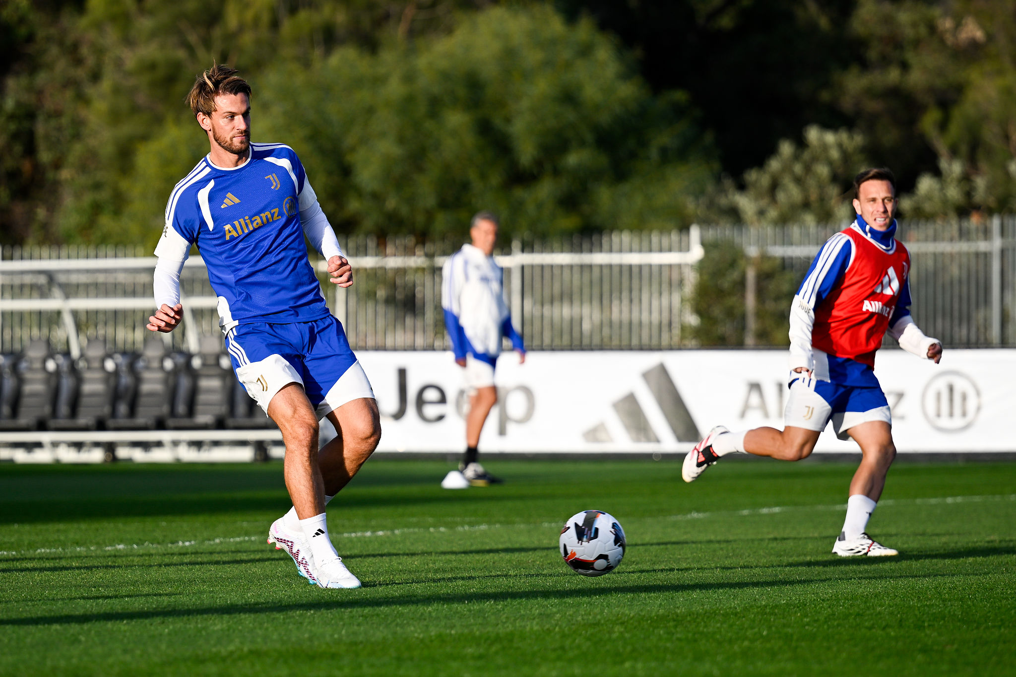 Futuro lontano da Torino per l'ex Cagliari Rugani: due club di Serie A sulle sue tracce