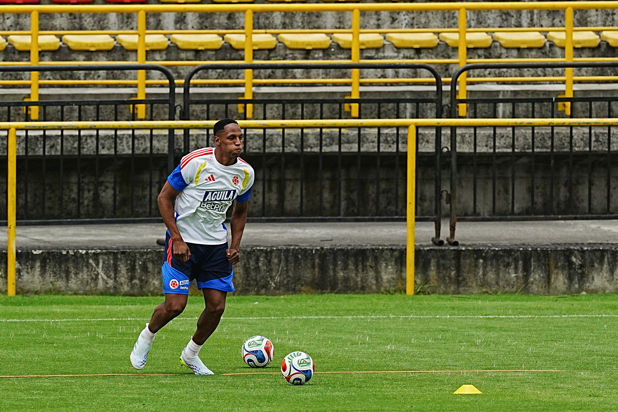 Cagliari, Mina accelera il recupero: il colombiano punta alla convocazione contro l’Atalanta