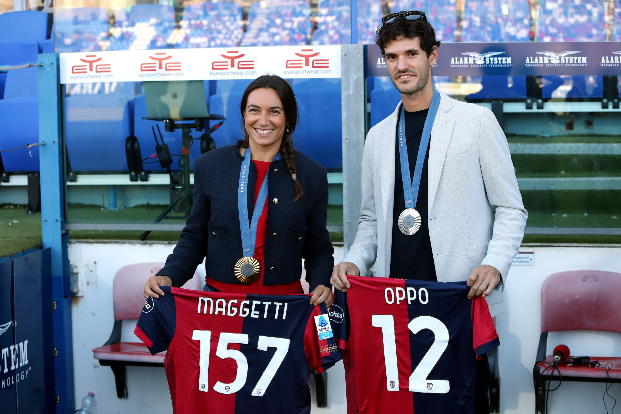 Cagliari, i rossoblù alla scoperta del windsurf con la campionessa Marta Maggetti