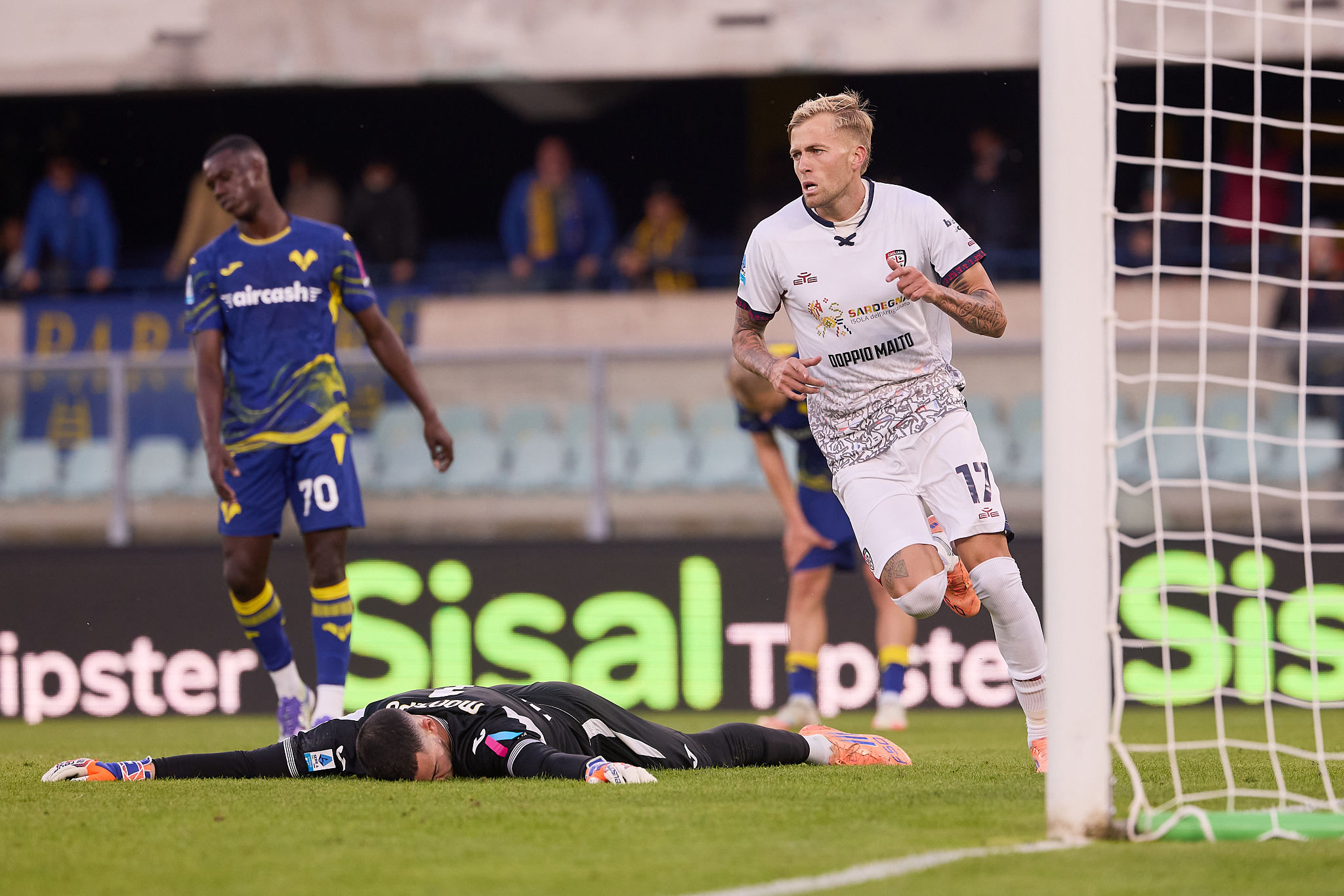 Cagliari, accordo con il Verona per Felici: il giocatore frena